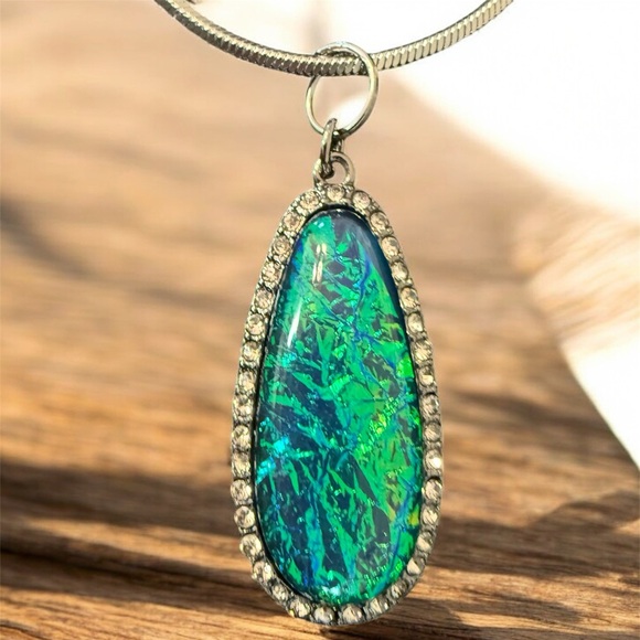 Jewelry - Elegant Blue/Green Opal Pendant Necklace